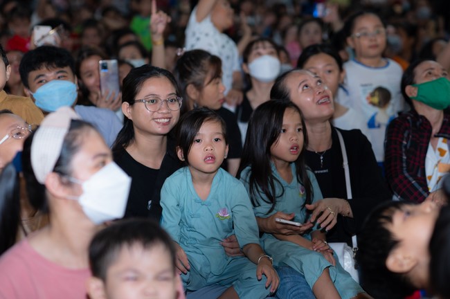 Full-Moon Festival performance program