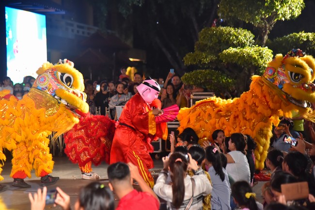 Full-Moon Festival performance program