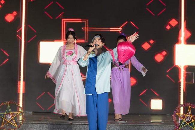 Full-Moon Festival performance program