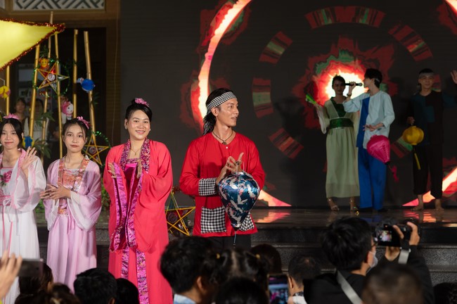 Full-Moon Festival performance program