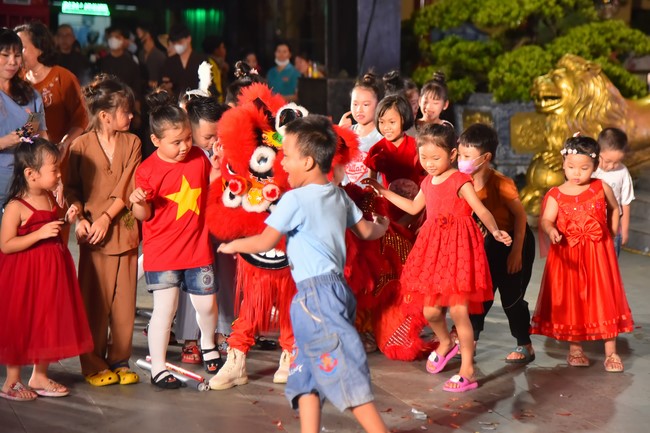 Full-Moon Festival performance program