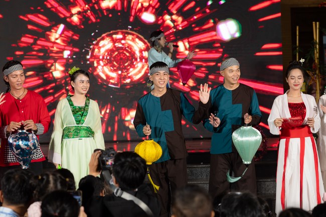 Full-Moon Festival performance program