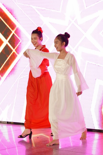 Full-Moon Festival performance program