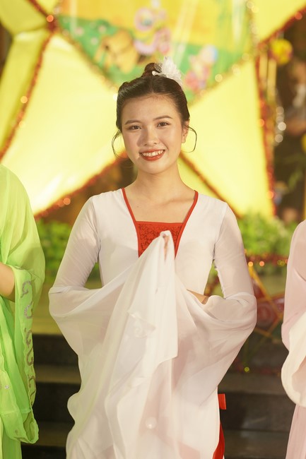 Full-Moon Festival performance program