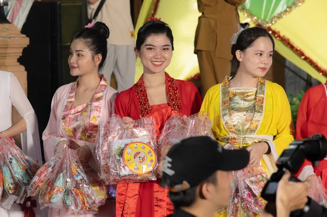 Full-Moon Festival performance program