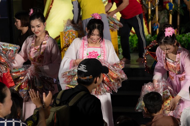 Full-Moon Festival performance program