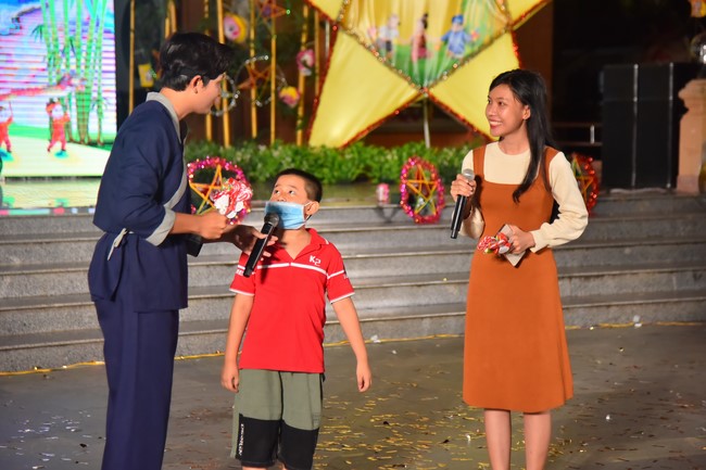 Full-Moon Festival performance program