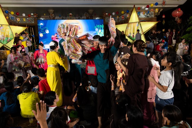 Full-Moon Festival performance program