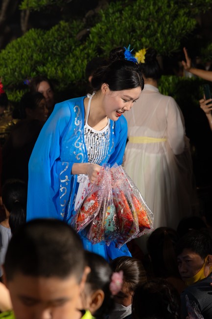 Full-Moon Festival performance program