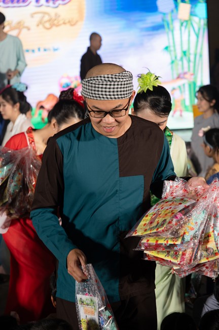 Full-Moon Festival performance program