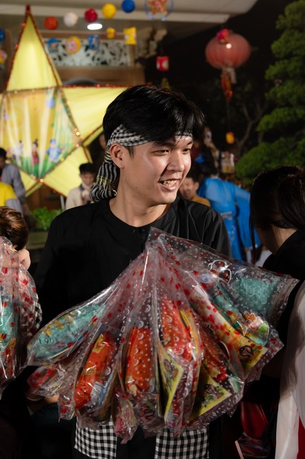 Full-Moon Festival performance program