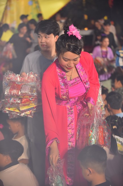 Full-Moon Festival performance program