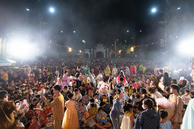 Full-Moon Festival performance program