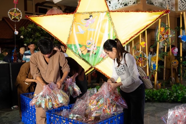 Full-Moon Festival performance program