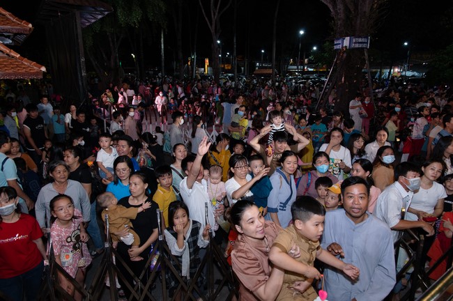 Full-Moon Festival performance program