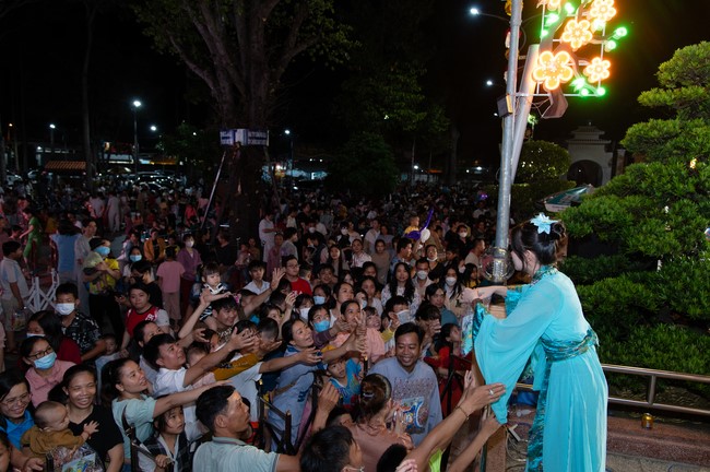 Full-Moon Festival performance program