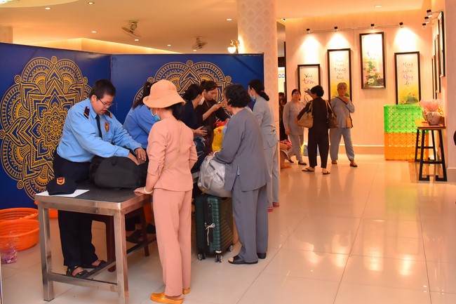 Entering into the 100th Seven-Day Retreat