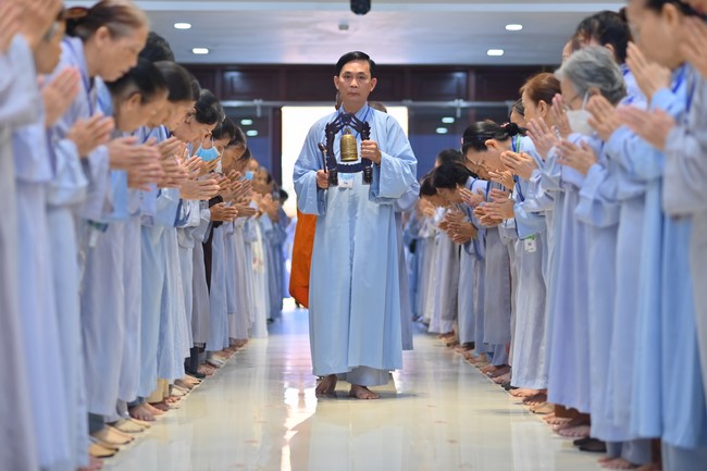 Dharma Talk “Is practice right or wrong?” – The 100th Seven-Day Retreat