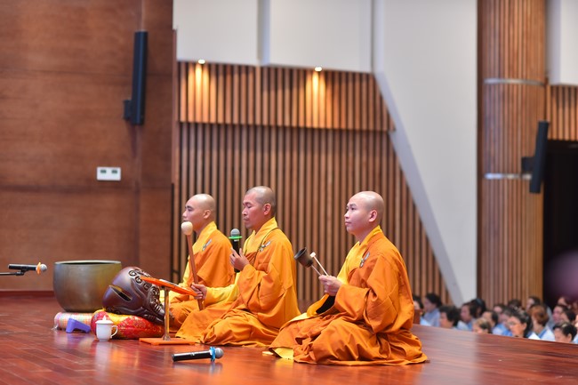 Dharma Talk “Is practice right or wrong?” – The 100th Seven-Day Retreat