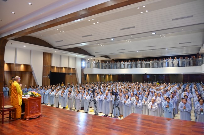 Dharma talk Learning Buddhism should know in the 100th Seven-Day Retreat