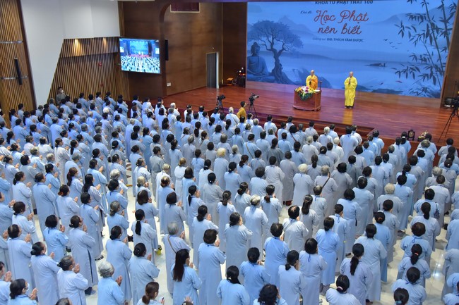 Dharma talk Learning Buddhism should know in the 100th Seven-Day Retreat