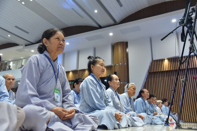 Dharma talk Learning Buddhism should know in the 100th Seven-Day Retreat