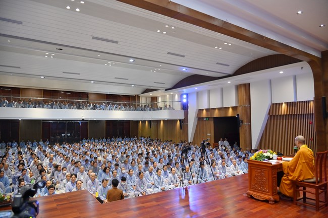 Dharma talk Learning Buddhism should know in the 100th Seven-Day Retreat
