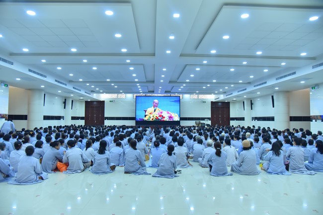 Dharma talk Learning Buddhism should know in the 100th Seven-Day Retreat