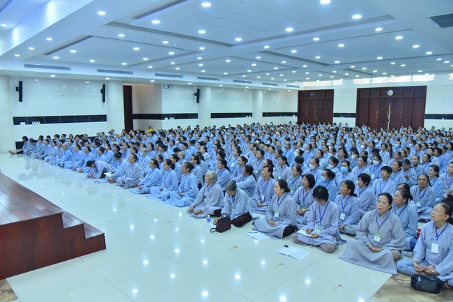 Dharma talk Learning Buddhism should know in the 100th Seven-Day Retreat