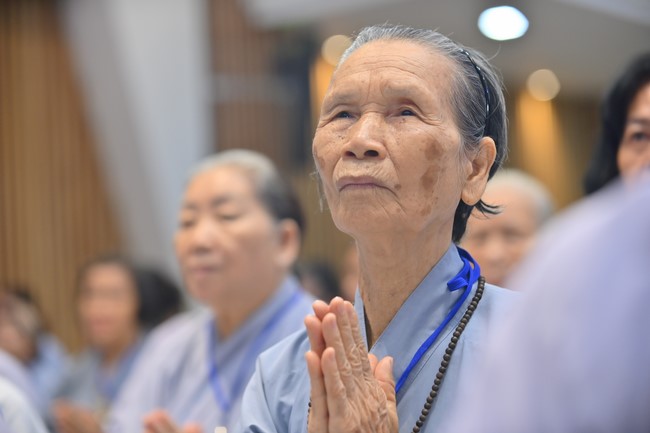 Dharma talk Learning Buddhism should know in the 100th Seven-Day Retreat