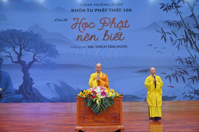 Dharma talk Learning Buddhism should know in the 100th Seven-Day Retreat