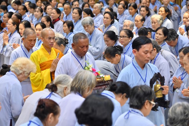 Dharma talk Learning Buddhism should know in the 100th Seven-Day Retreat