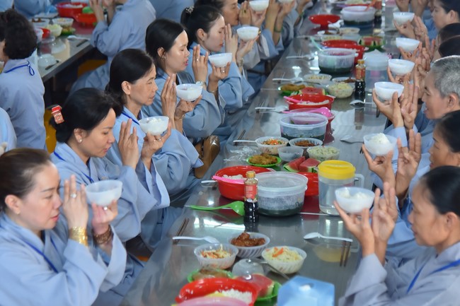 Dharma talk Learning Buddhism should know in the 100th Seven-Day Retreat