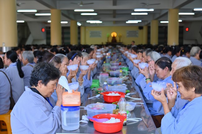 Dharma talk Learning Buddhism should know in the 100th Seven-Day Retreat