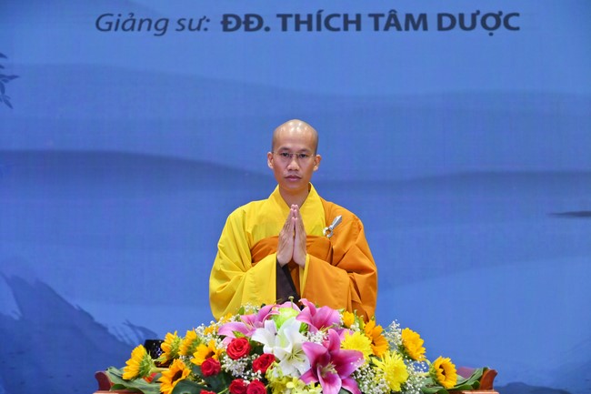 Dharma talk Learning Buddhism should know in the 100th Seven-Day Retreat