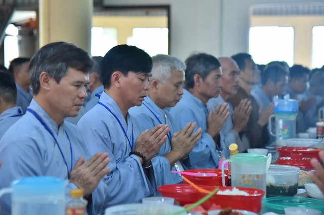 Dharma talk Learning Buddhism should know in the 100th Seven-Day Retreat