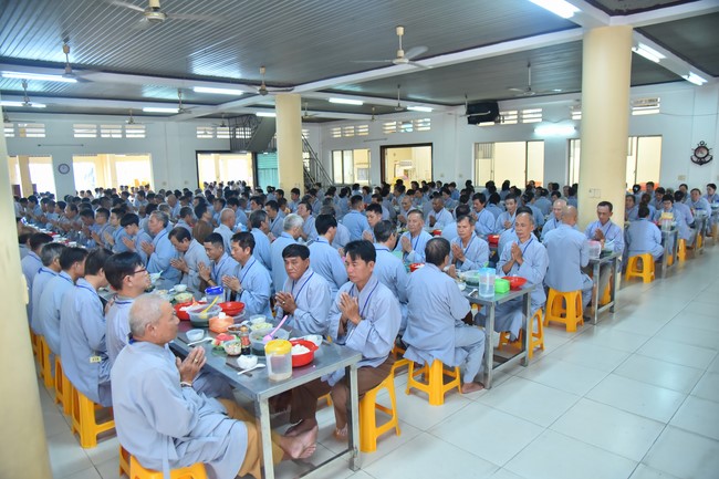 Dharma talk Learning Buddhism should know in the 100th Seven-Day Retreat