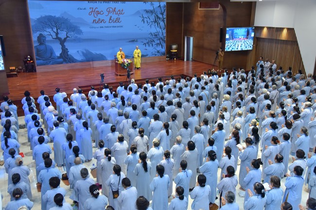 Dharma talk Learning Buddhism should know in the 100th Seven-Day Retreat