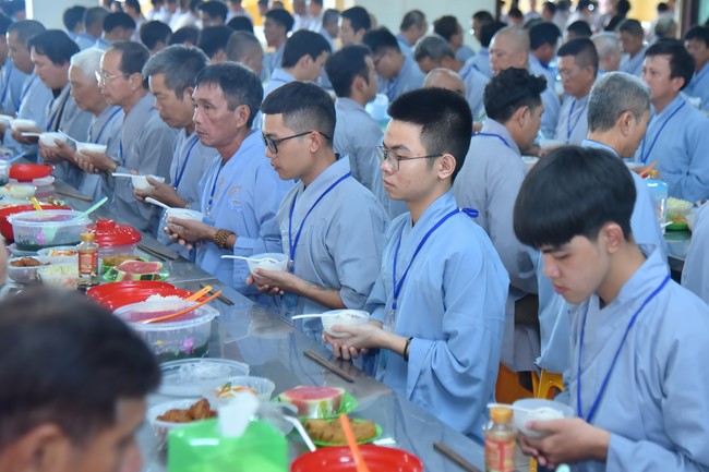 Dharma talk Learning Buddhism should know in the 100th Seven-Day Retreat