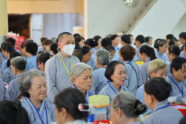 Dharma talk Learning Buddhism should know in the 100th Seven-Day Retreat