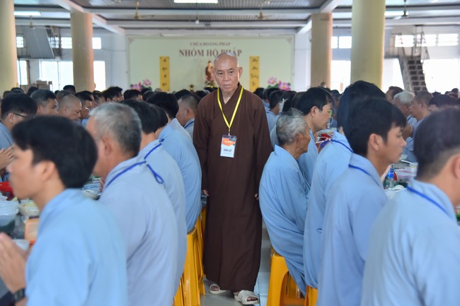 Dharma talk Learning Buddhism should know in the 100th Seven-Day Retreat