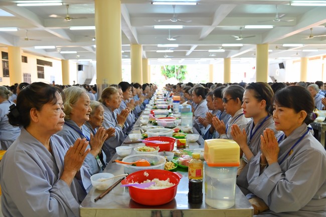 Dharma talk Learning Buddhism should know in the 100th Seven-Day Retreat