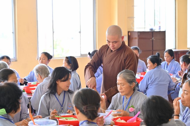 Dharma talk Learning Buddhism should know in the 100th Seven-Day Retreat