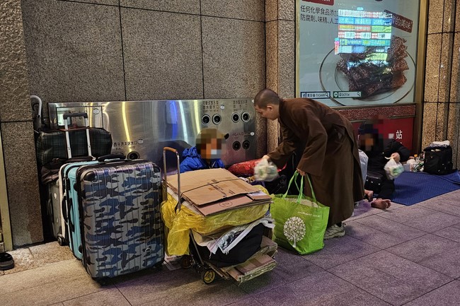 Candle Lighting Ritual to commemorate Amitabha’s Buddha at Ling Yin Temple in Taiwan