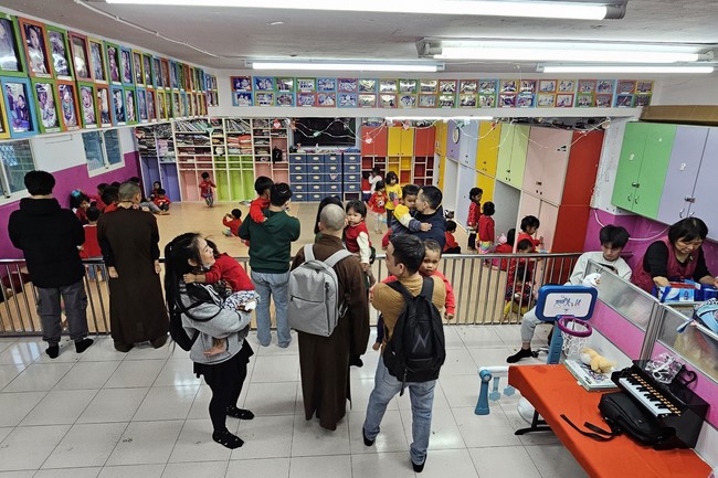 Candle Lighting Ritual to commemorate Amitabha’s Buddha at Ling Yin Temple in Taiwan