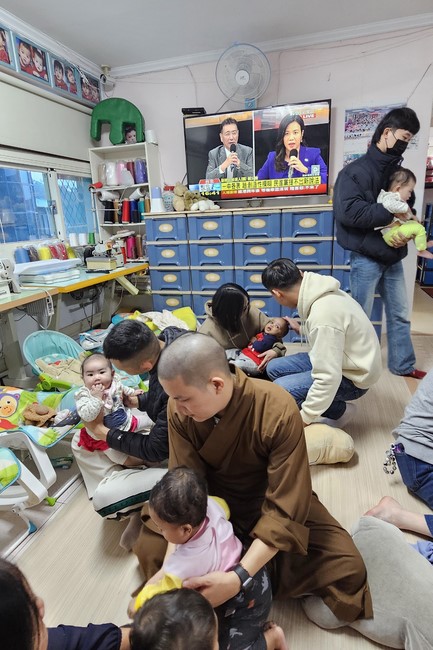 Candle Lighting Ritual to commemorate Amitabha’s Buddha at Ling Yin Temple in Taiwan