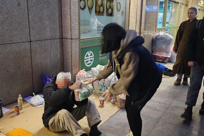 Candle Lighting Ritual to commemorate Amitabha’s Buddha at Ling Yin Temple in Taiwan