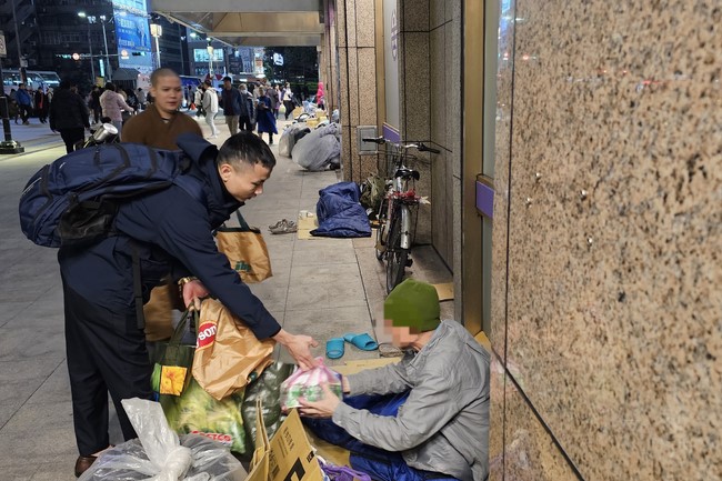 Candle Lighting Ritual to commemorate Amitabha’s Buddha at Ling Yin Temple in Taiwan