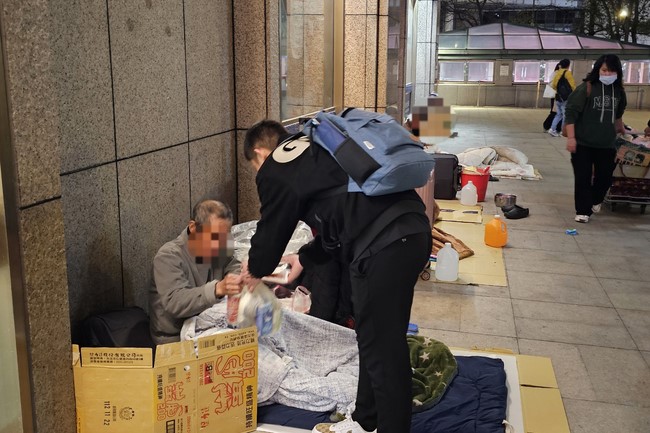 Candle Lighting Ritual to commemorate Amitabha’s Buddha at Ling Yin Temple in Taiwan