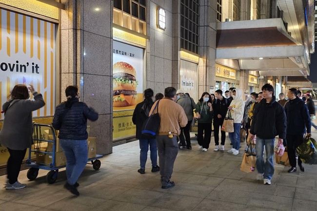 Candle Lighting Ritual to commemorate Amitabha’s Buddha at Ling Yin Temple in Taiwan